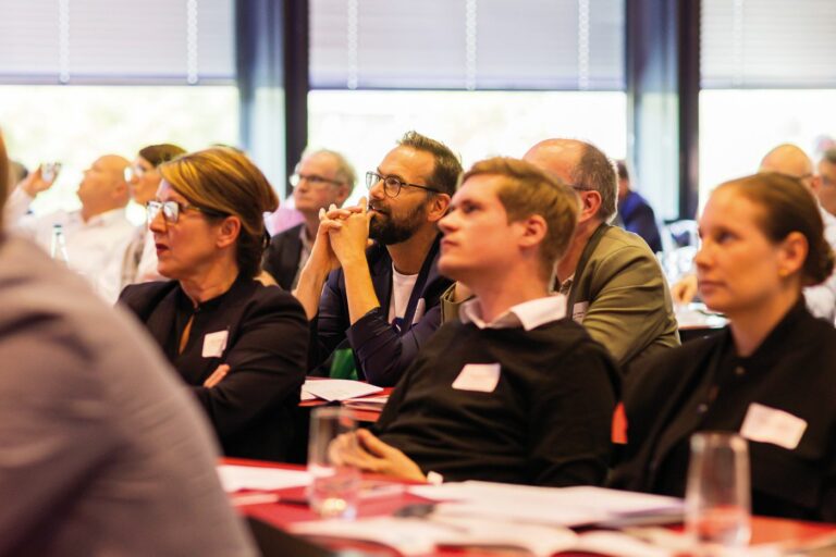 Teilnehmende aus dem Schuh- und Modehandel waren nach Köln gekommen, um ihre Netzwerke zu erweitern und von Best Practise-Beispielen zu lernen. (Foto: BTE)