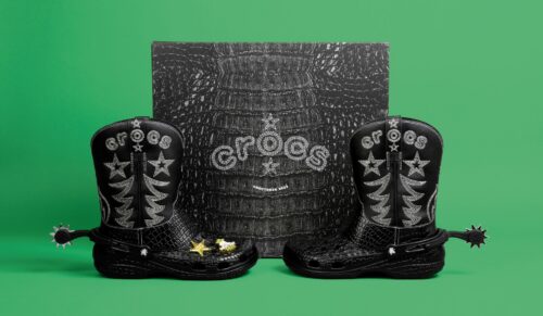 Zum Croctober 2023 gibt es einen limitierten Croc-Cowboy-Boot mit Nietenelementen. (Foto: Crocs)
