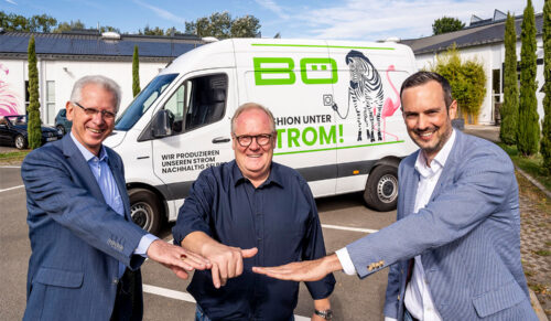 (v. l.) Wolfgang Bühring (Geschäftsführer Stadtwerke Speyer), Peter Bödeker (Geschäftsführer Bö Schuhe und Fashion) und Christoph Doll (Teamleiter Stadtwerke Speyer) (Foto: Stadtwerke Speyer)