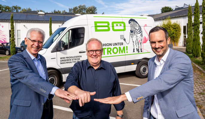 (v. l.) Wolfgang Bühring (Geschäftsführer Stadtwerke Speyer), Peter Bödeker (Geschäftsführer Bö Schuhe und Fashion) und Christoph Doll (Teamleiter Stadtwerke Speyer) (Foto: Stadtwerke Speyer)