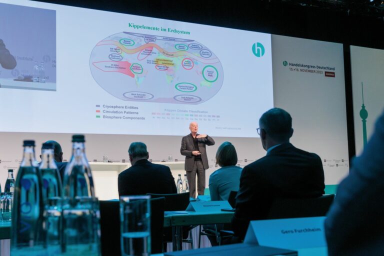 Bereits in diesem Jahr hat sich die globale Mitteltemperatur laut Prof. Schellnhuber höher entwickelt als prognostiziert. (Foto: Handelskongress Deutschland)
