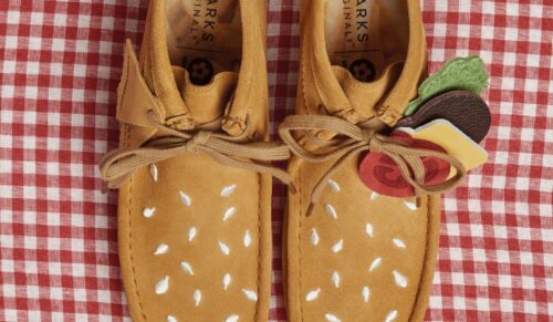 Das neue Clarks-Modell ist an den Hamburger mit seinen traditionellen Zutaten entlehnt. (Foto: Clarks)