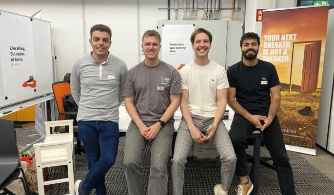 Das Modifox-Team von links nach rechts, nach langem Kampf auch physisch an einem Ort: Wael Gdoura, Tobias Duven, Devin Agca und Karim Abdi (Foto: Modifox)