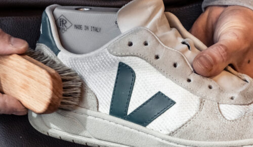Veja bietet zum Black Friday eine kostenlose Reparatur von Sneakern an. (Foto: Veja)