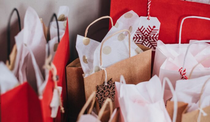 Die Adventszeit kurbelt die Konsumlaune an. Für den Handel darf es gern noch etwas mehr sein. (Foto: Unsplash)