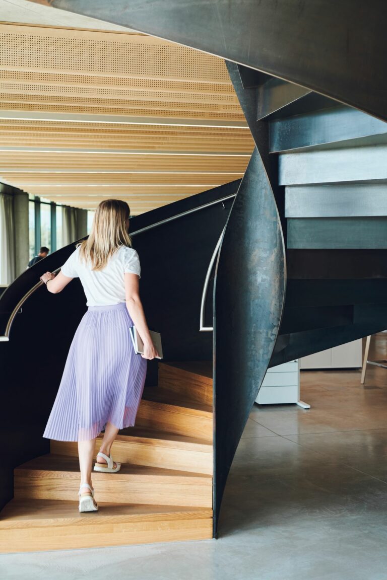 Offene Räume und ein inspirierendes Umfeld soll der Legero United Campus in Feldkirchen bei Graz allen Mitarbeitenden bieten. Kurze Wege fördern den Austausch zwischen den Abteilungen. (Foto: Legero)