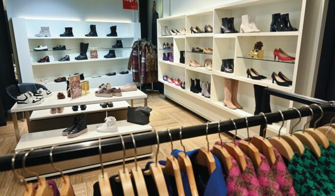 20 bis 25% des Umsatzes entfallen auf Schuhe.  (Foto: Volkmar Heinz)