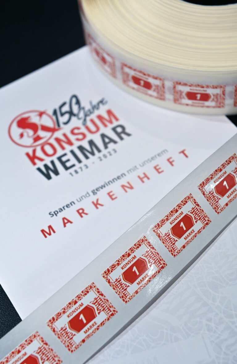 Sparen und gewinnen mit dem Markenheft
der Konsum-
Genossenschaft. (Foto: Volkmar Heinz)