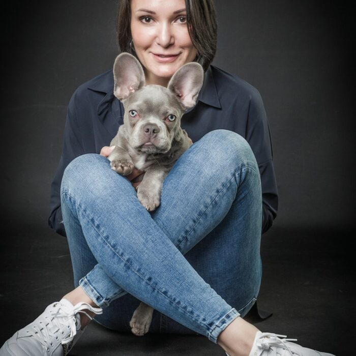 Christina Glaeser mit ihrem Ladenassistenten Carl. (Foto: Glaeser)