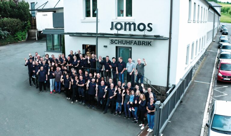 Das ganze Team am Standort Selbitz (Foto: Jomos)