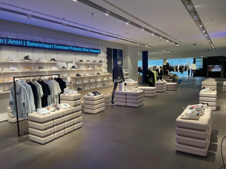 Die Herrenschuhfläche bei Mode im Quadrat in Mannheim wurde 2021 komplett neu gestaltet.  (Foto: Engelhorn)
