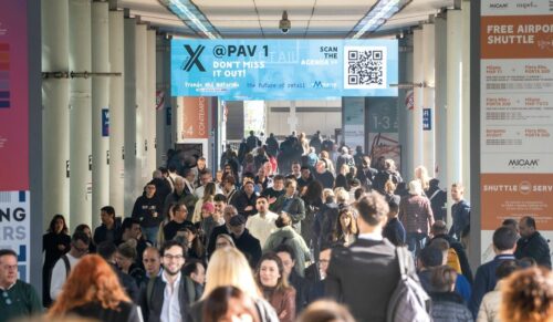 Die Trends für H/W 24/25 im Fokus: Während der Micam im Februar 2024 kam internationales Fachpublikum nach Mailand.  (Foto: Micam)