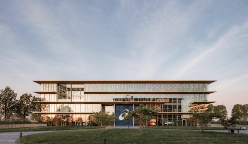 Die Asics-EMEA-Zentrale in Hoofddorp in den Niederlanden. (Foto: Asics)