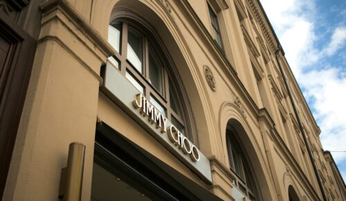 Die Luxusmarke Jimmy Choo (Foto: Mia Boskovic/Unsplash)