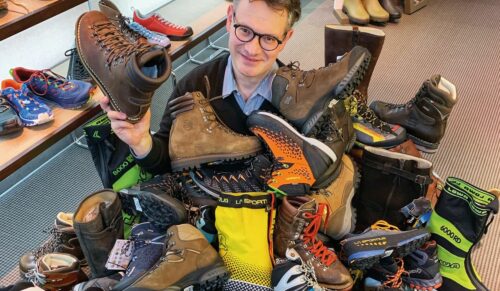 Marcus Keller-Leist, Schuhhaus Keller, hat zunächst eigene Erfahrungen in sozialen Netzwerken gesammelt. Jetzt hat er ein junges Team für Instagram & Co., die mit witzigen Sprüchen für Likes sorgen. (Foto: Schuhhaus Keller)