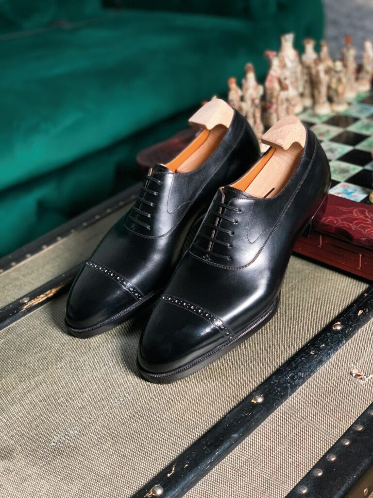 Beim Bestellprozess gibt es eine große Auswahl an Schuhtypen und Lederfarben. (Foto: Wayman Bespoke)