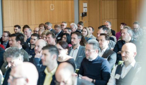 Das Publikum lauscht gespannt den Vorträgen des Kongressses. (Foto: Kim Fotografie)