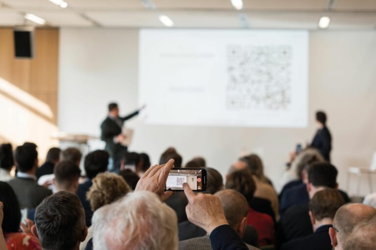 Für ein aktuelles Bild der Branche wurde auch das Publikum nach dessen Meinung gefragt. (Foto: Kim Fotografie)