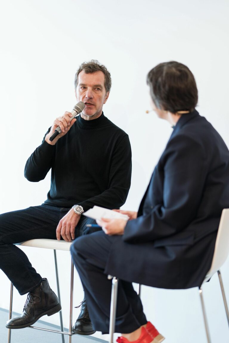 Tim Müller (Astormueller) erläutert seine Pläne mit der Traditionsmarke Salamander. (Foto: Kim Fotografie)