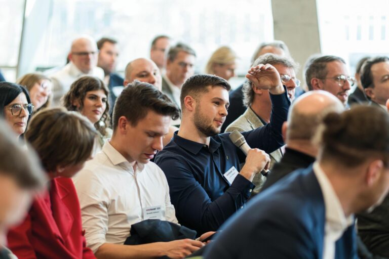 Das Publikum stellte während des gesamten Tages eifrig Fragen. (Foto: Kim Fotografie)