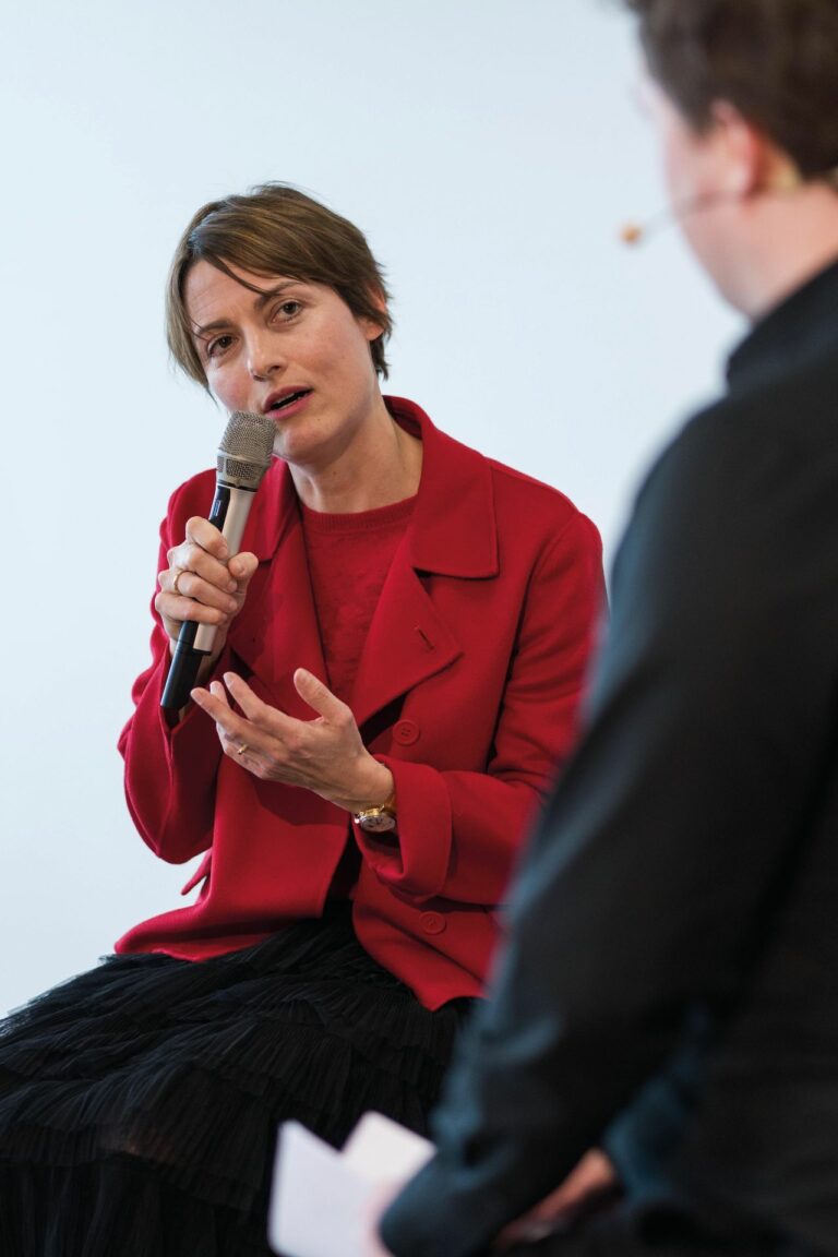 Wie unterschiedlich CRM-Systeme angegangen werden können, zeigte das Gespräch mit Nora Johanna Werdich. (Foto: Kim Fotografie)