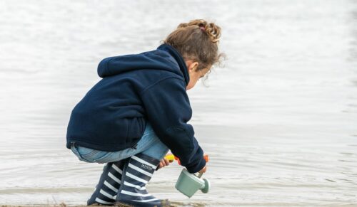 BMS hat als Anbieter für Segelausrüstung angefangen. Passend zu den Wurzeln der Marke sind die Gummistiefel in einem maritimen Design gehalten. (Foto: BMS)