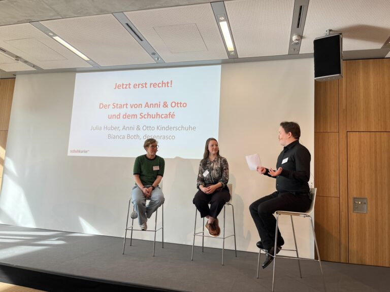 Jetzt erst recht! Julia Huber von Anni & Otto, Hamburg, und Bianca Both von Desenrasco, Leer, sprechen darüber, warum sie gerade jetzt Schuhläden eröffnet haben. (Foto: Redaktion)
