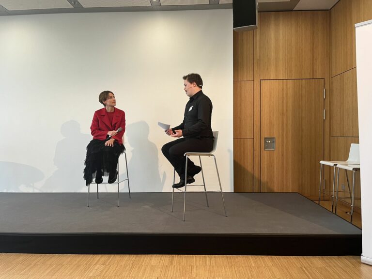 Nora Johanna Werdich erzählt von den CRM-Tätigkeiten von Werdich. (Foto: Werdich)