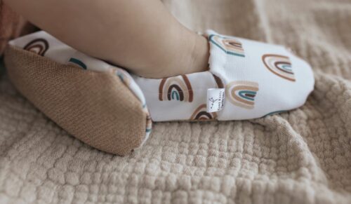Cosy Roots hat mit Lauflernern angefangen und das Angebot um Mode, Accessoires und Bettwäsche erweitert. (Foto: Cosy Roots)