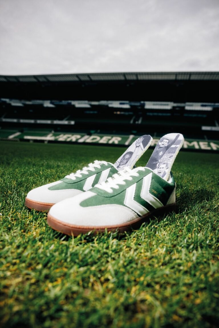 In der Innensohle sind Abbildungen der wichtigsten Momente der Werder-Geschichte versteckt. (Foto: SV Werder Bremen)