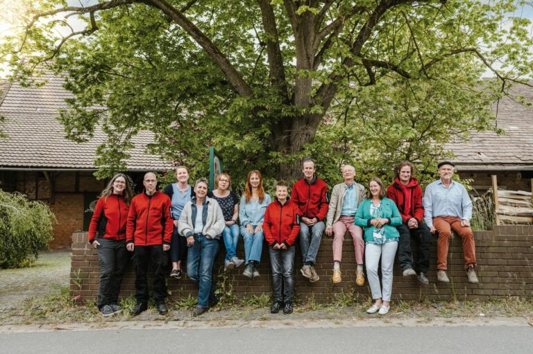 Tapir-Team: Viel Sorgfalt und Handarbeit gehören zum Entstehungsprozess von Tapir-Produkten. (Foto: Tapir)