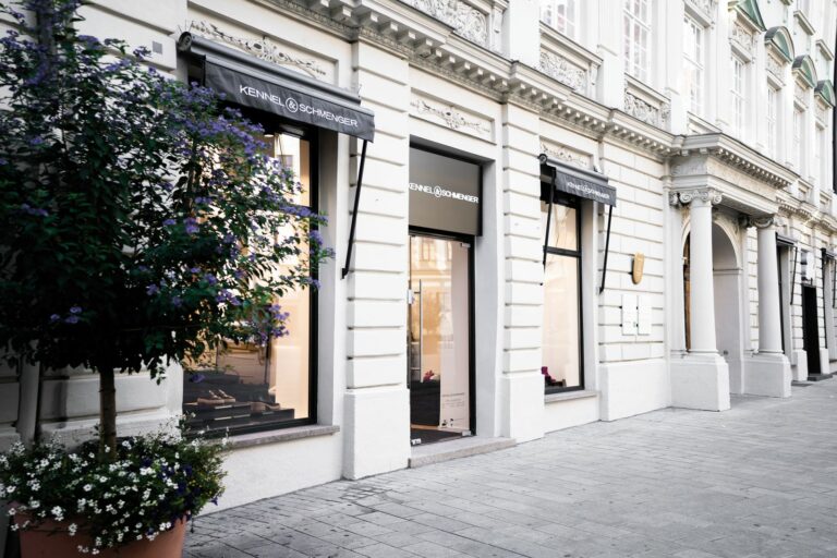 In Deutschland, Österreich und Luxemburg betreibt Kennel & Schmenger 22 Stores. (Foto: Kennel & Schmenger)