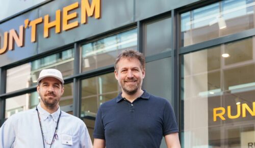 Haben sich gesucht – und gefunden: Philipp Wagner (li.) und Frank Beckmann sind die Gründer von Run’them. (Foto: Lichtblick/Volker Wiciok)