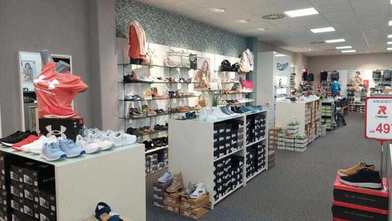 Schuhsortiment in der Filiale Merseburg in Sachsen-Anhalt (Foto: Schuhe & Mode Schubert)
