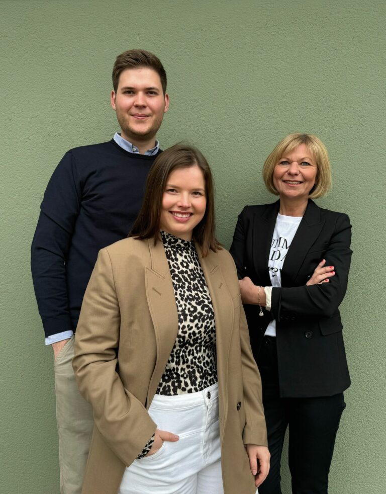 Auf einer Wellenlänge: Chiara Jakob, Fabian Achatz und Sibylle Achatz (Foto: Weissenhorn)