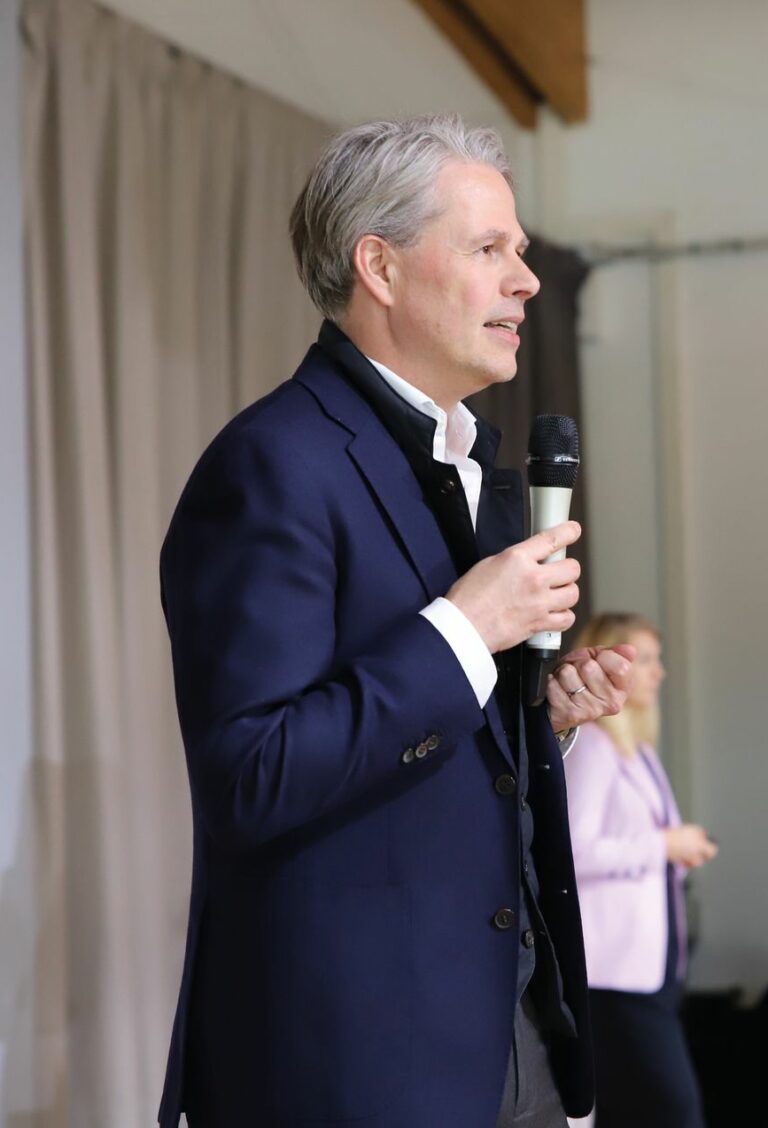 Dr. Richard Federowski (Roland Berger) empfahl dem Handel, sich aus der Komfortzone zu wagen. (Foto: Franziska Wolfram)