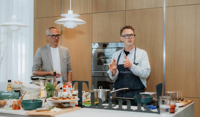 Think-Geschäftsführer Christoph Mayer und Koch Holger Stromberg moderierten das Think-Event Kitchen-Talk. (Foto: Legero United)