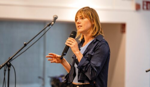 Theresa Schleicher gibt jedes Jahr die Zukunftsstudie Handel heraus und referiert über Entwicklungen im Konsumverhalten. (Foto: Mücke)
