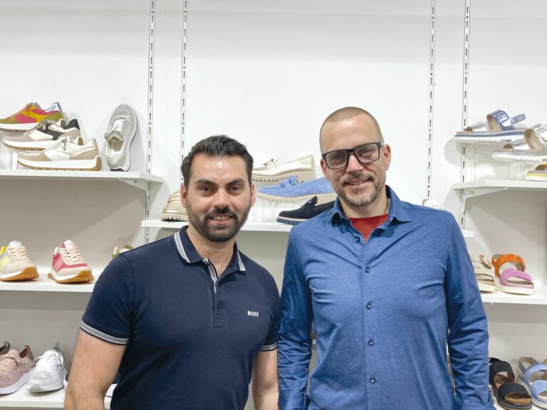 Bajram Hasani (li.) und Christian Kühn freuten sich über positive Reaktionen auf die neue Ara-Kollektion. (Foto: Redaktion)