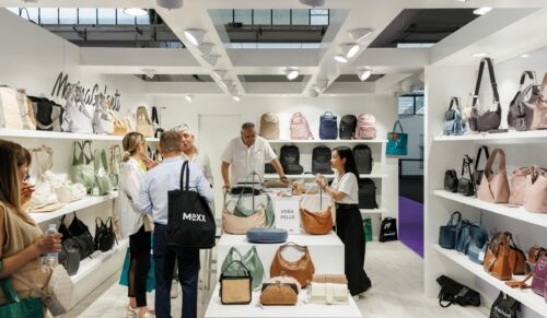 Gut besuchte Messe: Vier Tage lang traf sich die internationale Schuhbranche am Gardasee. (Foto: Expo Riva Schuh)