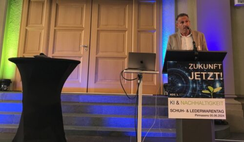 Carl-August Seibel eröffnete den HDSL-Schuh- und Lederwarentag 2024. (Foto: Redaktion)
