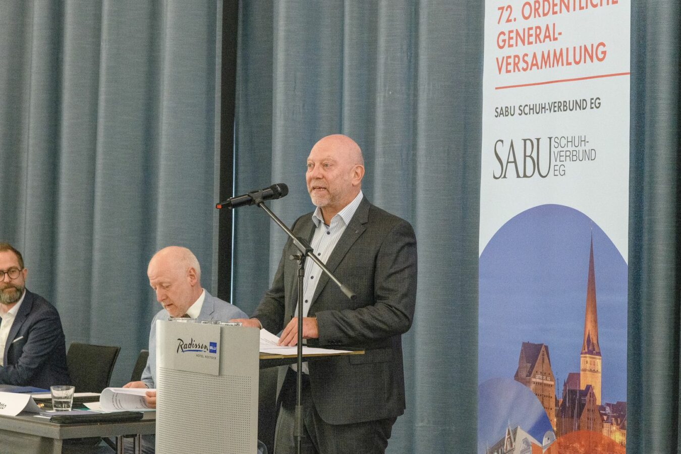 Vorstandssprecher Ulrich Rau berichtete den anwesenden Händlerinnen und Händlern über das Jahr 2023.