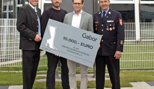 Gabor spendet 10.000 Euro an die Rettungsdienste im Landkreis Rosenheim, die sich um die Folgen der Überflutungen in Süddeutschland gekümmert haben. (Foto: Gabor)