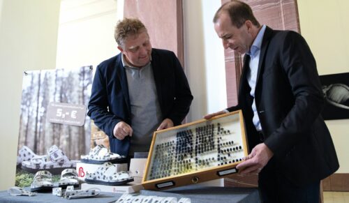 Berkemann-Geschäftsführer Thomas Bauerfeind (links) und Dr. Andreas Mulch, Direktor Naturmuseum Frankfurt. (Foto: Berkemann)