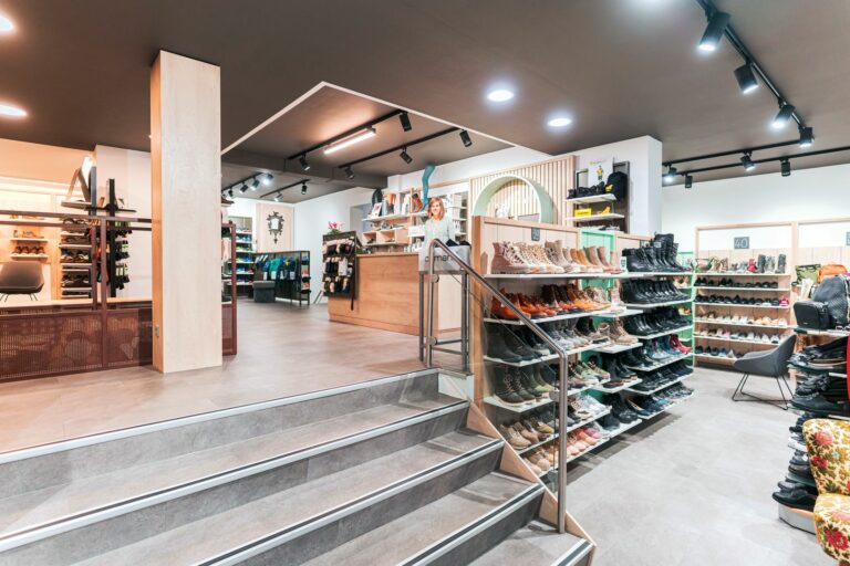 Einige Händler bauen das Sicherheitsschuh- Segment weiter aus. (Foto: Schuhhaus Nestle-Schäfer)