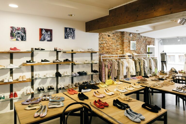 Schuhe, aber auch Mode und Accessoires in Standorten von Ringschuh-Händlern. (Foto: Ringschuh)
