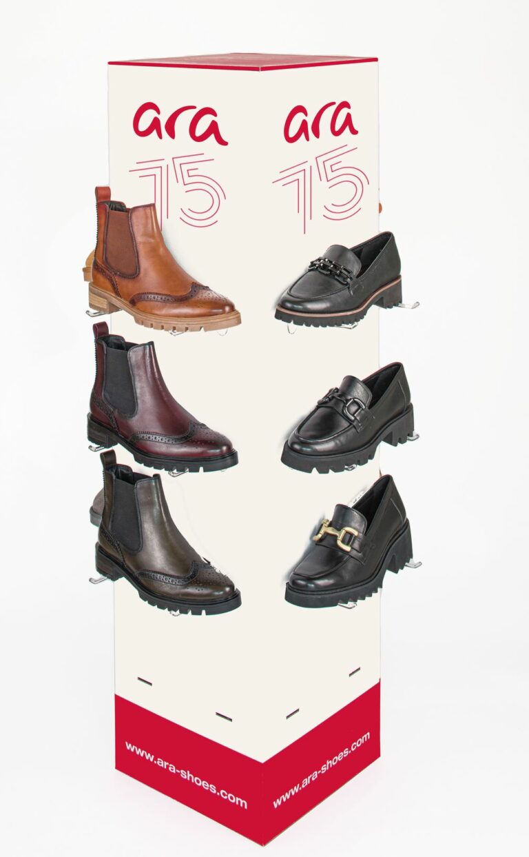 Auf dem Schuh-Tower können 16 Schuhe präsentiert werden. (Foto: Ara)