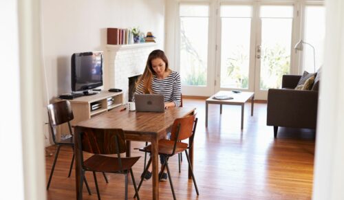 Wie entwickelt sich die Debatte rund ums Home Office weiter? (Foto: Adobe Stock)