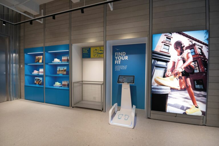 Passform-Service im Hoka-Store in New York City (Foto: Hoka/Andrew Morales)
