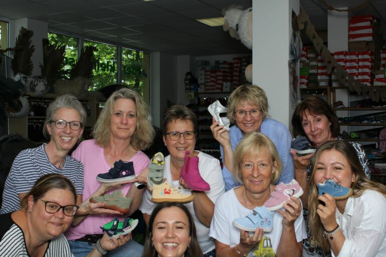Das Team von Monika Elles vom Kinderschuhladen Der Kleine Schuh in München. (Foto: Der Kleine Schuh)